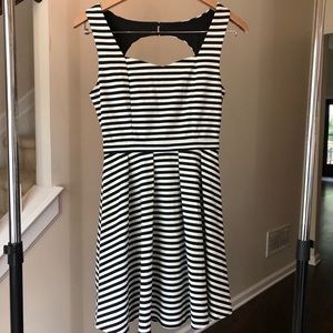 Tea N Cup Black and White Stripe Dress Sz S